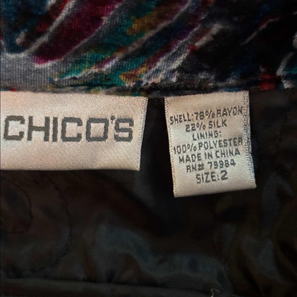 Chico's Vibrant Velvet Jacket size 2 in excellent condition - Picture 8 of 9